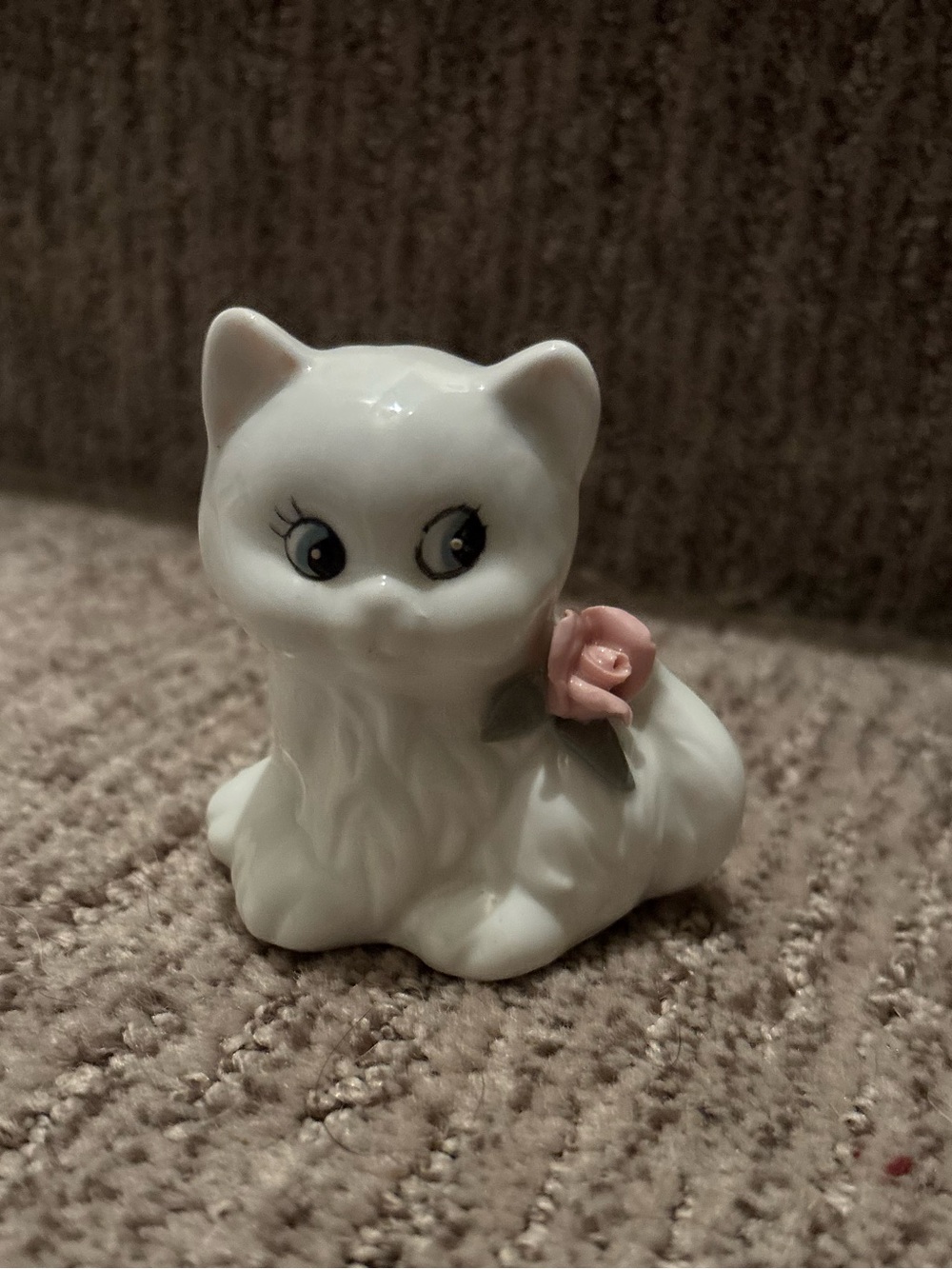Vintage hand painted white cat figurine